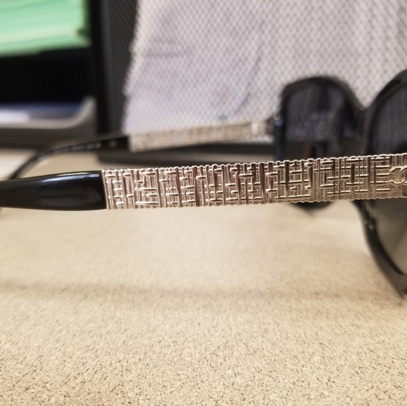 Sunglasses - Picture 4 of 5